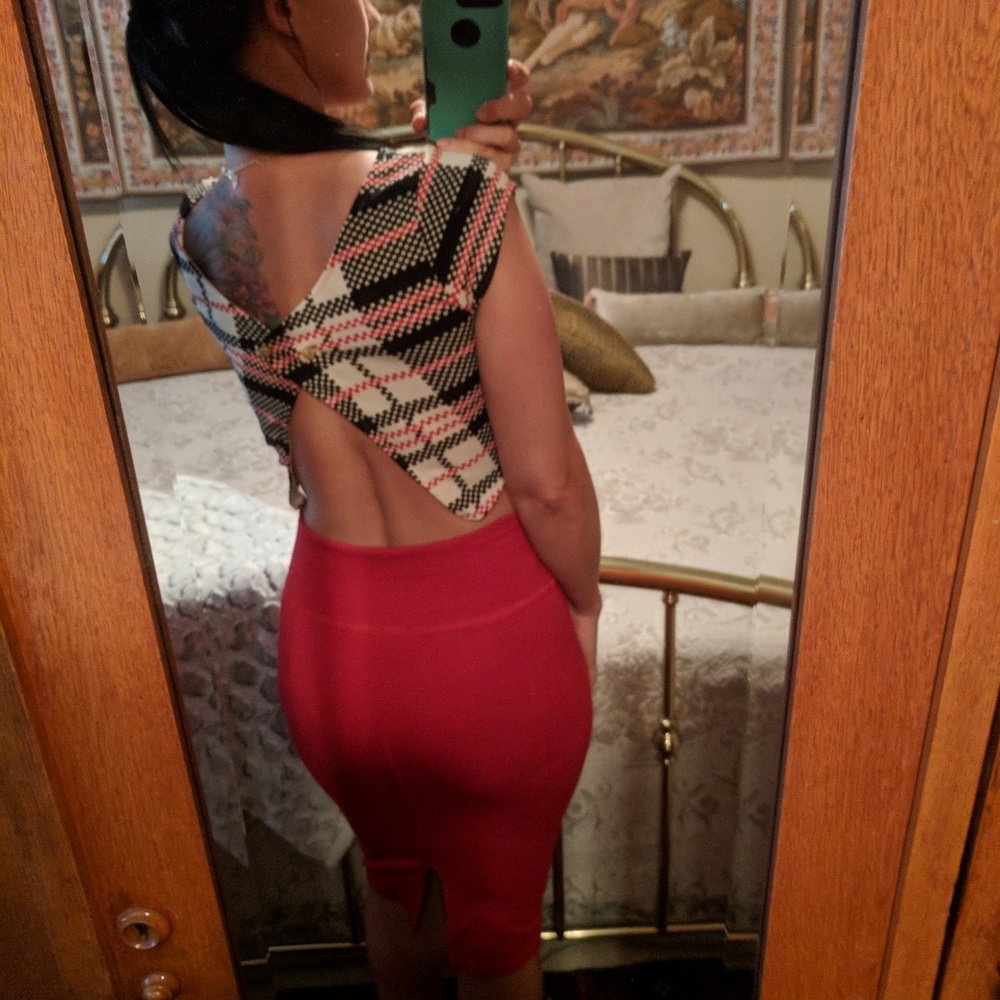 Crop top - Picture 2 of 3
